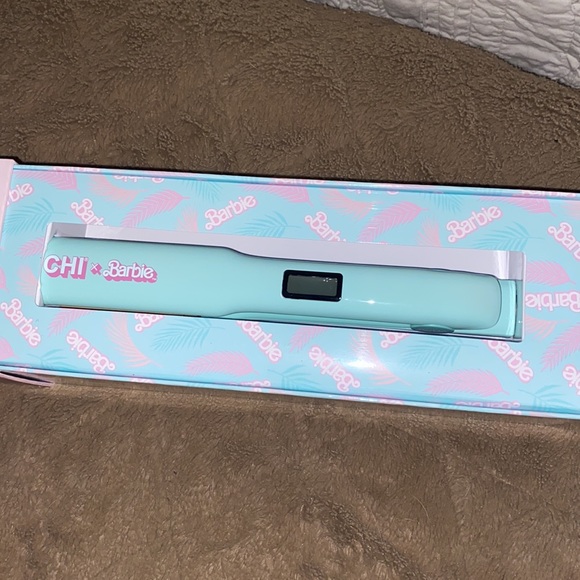 CHI x Barbie 1.25″ Ceramic Hairstyling Iron - Picture 9 of 9